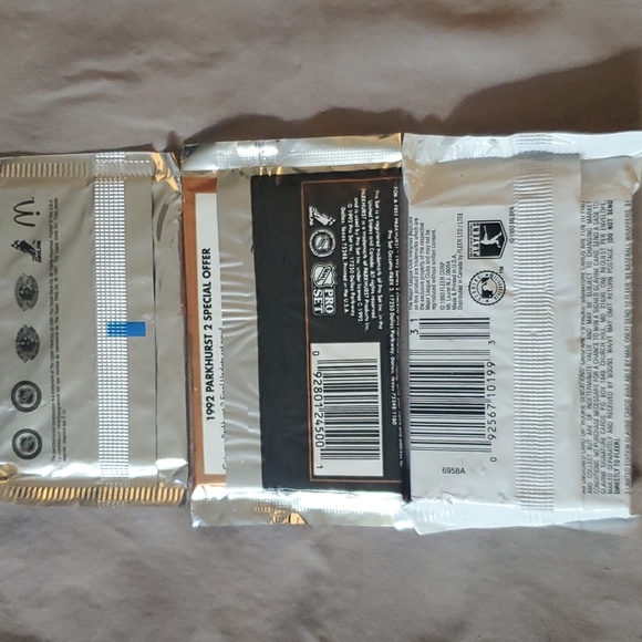 90's Baseball / hockey card pack (bundle of 3) - Picture 2 of 3